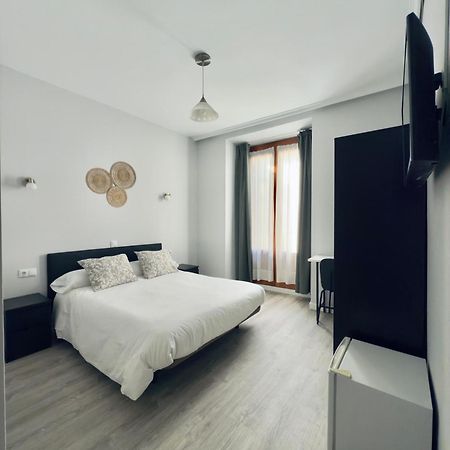 Hostal Conde De Alba Madrid Exterior foto