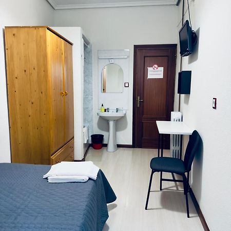 Hostal Conde De Alba Madrid Exterior foto