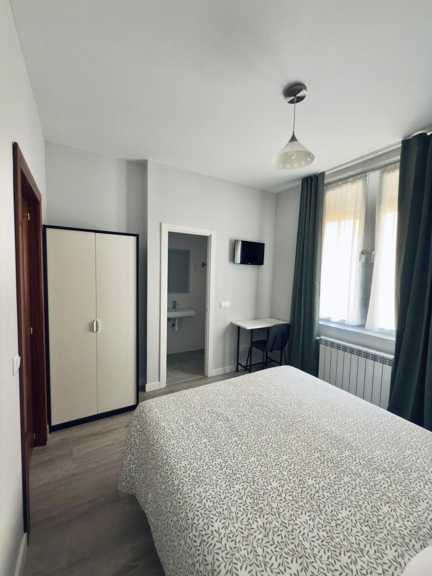 Hostal Conde De Alba Madrid Exterior foto
