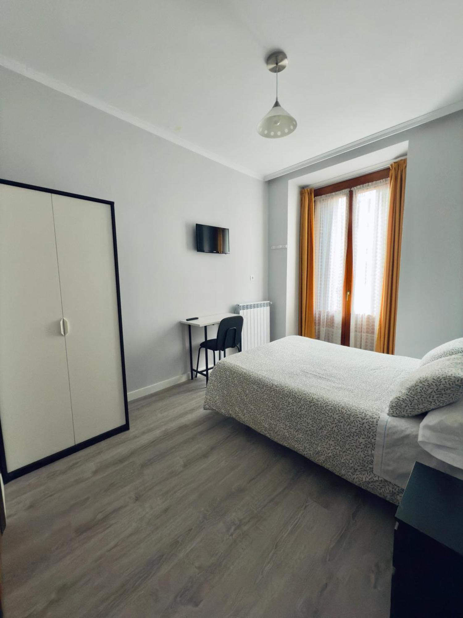 Hostal Conde De Alba Madrid Exterior foto