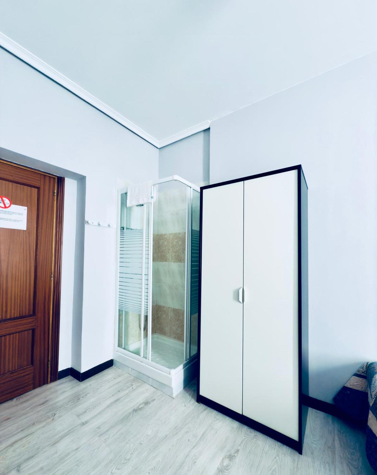 Hostal Conde De Alba Madrid Exterior foto