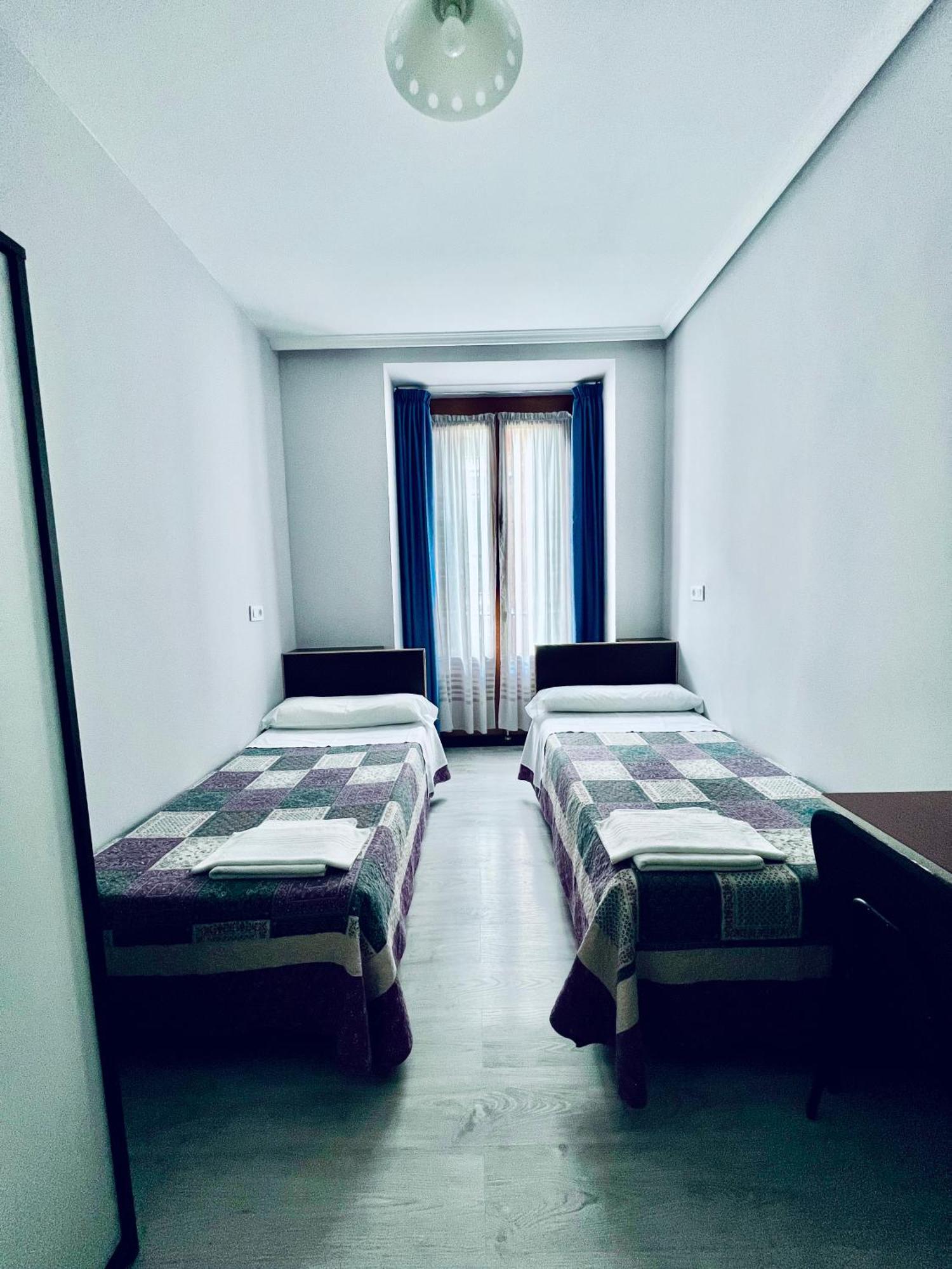 Hostal Conde De Alba Madrid Exterior foto